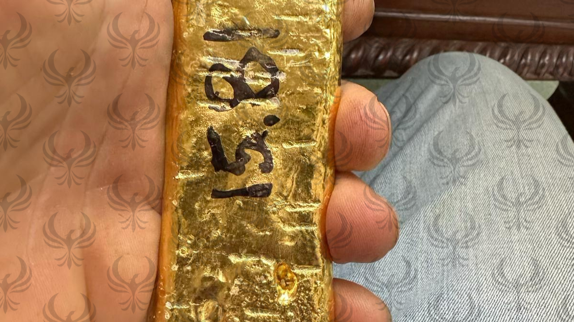 Gold Holds Near Seven-Week High as Lower Oil and Fading Fed-Hike Bets Fuel Breakout