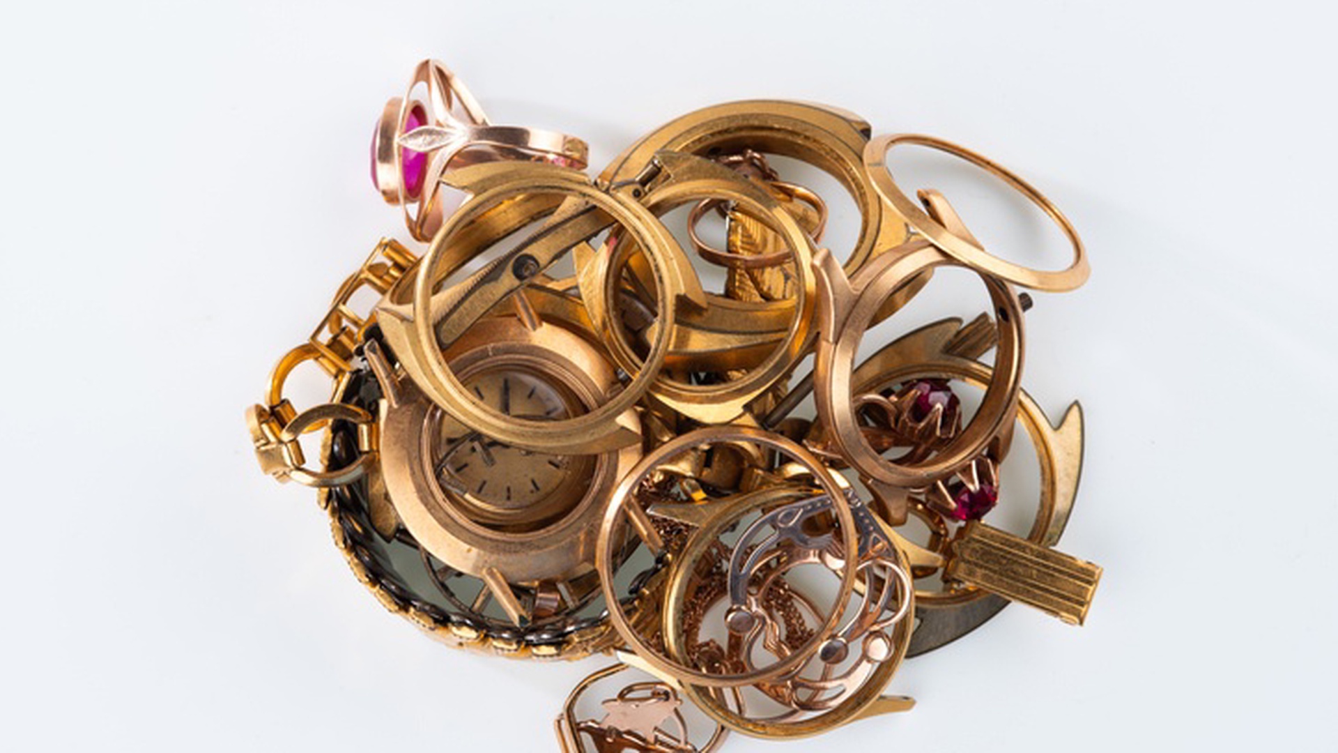 Chinese Banks Tighten Retail Gold Trading Amid Price Volatility