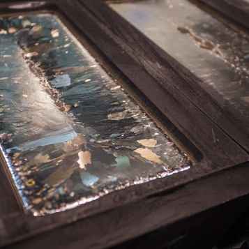 Coated metal anode plate in a dark tray