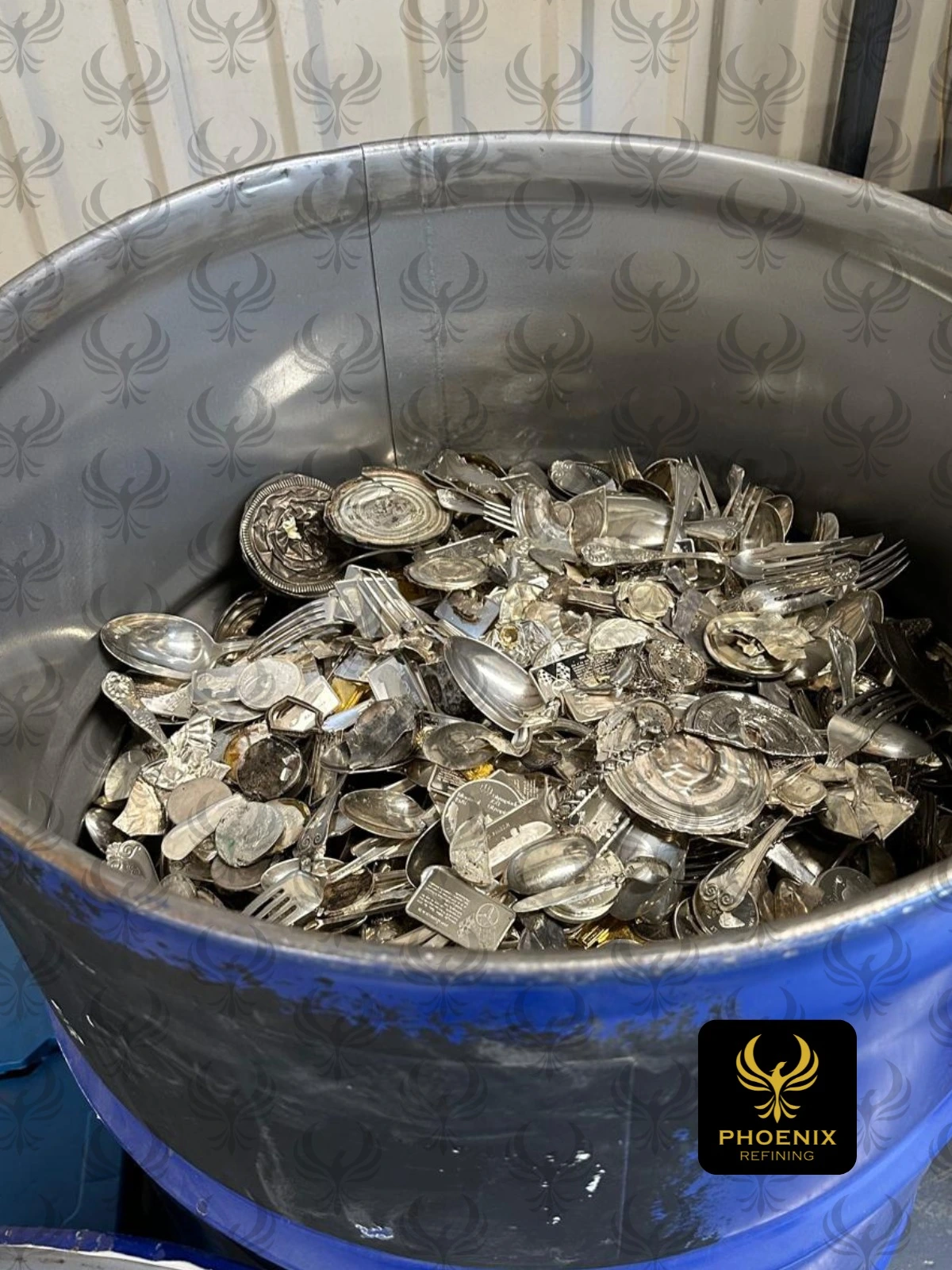 China Suspends Trading in Silver and Oil Funds Amid Precious Metals Frenzy and Market Volatility