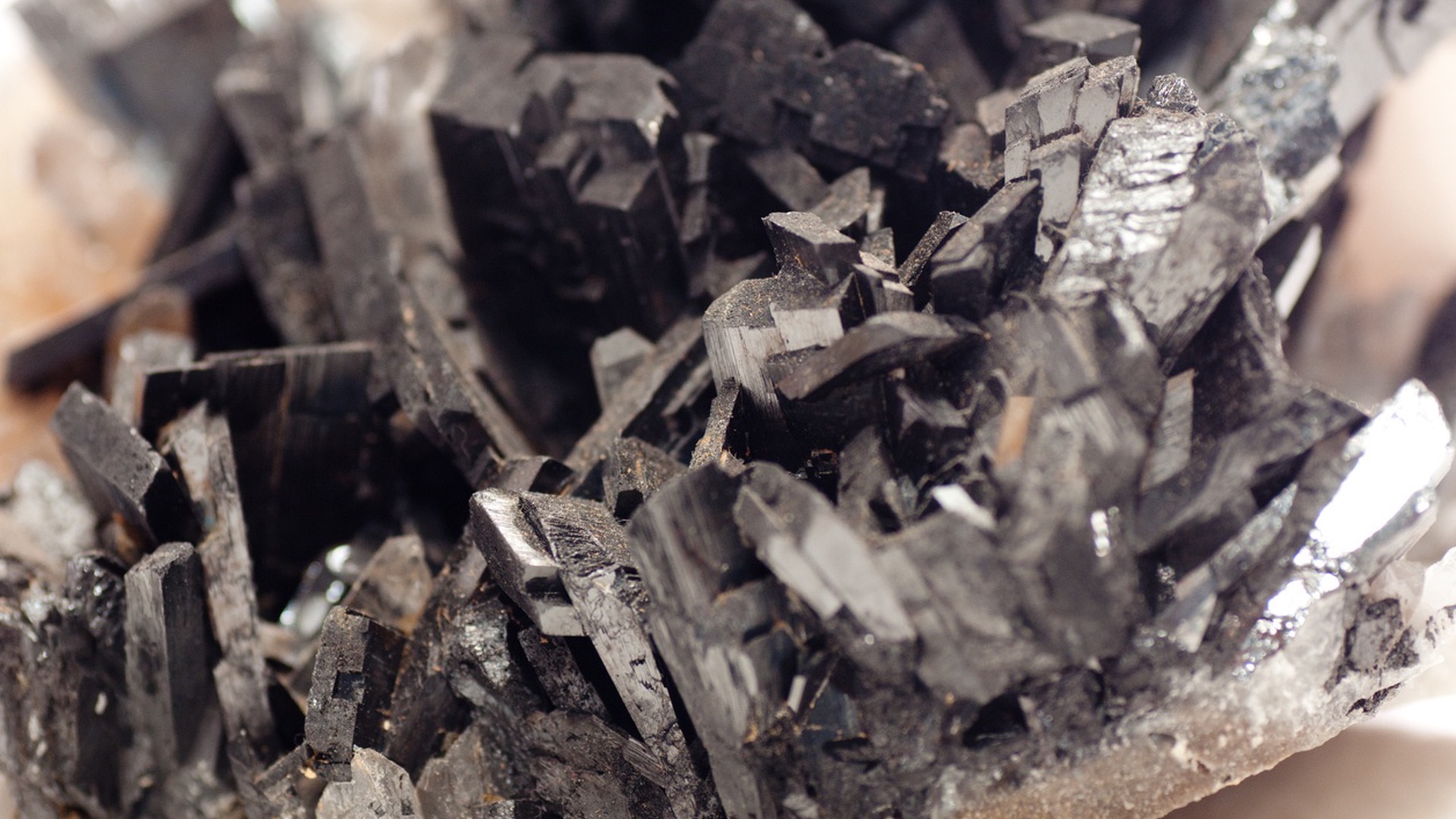 How the U.S. Can Counter China’s Rare Earth Export Ban by Exploiting Its High-Purity Quartz Vulnerability