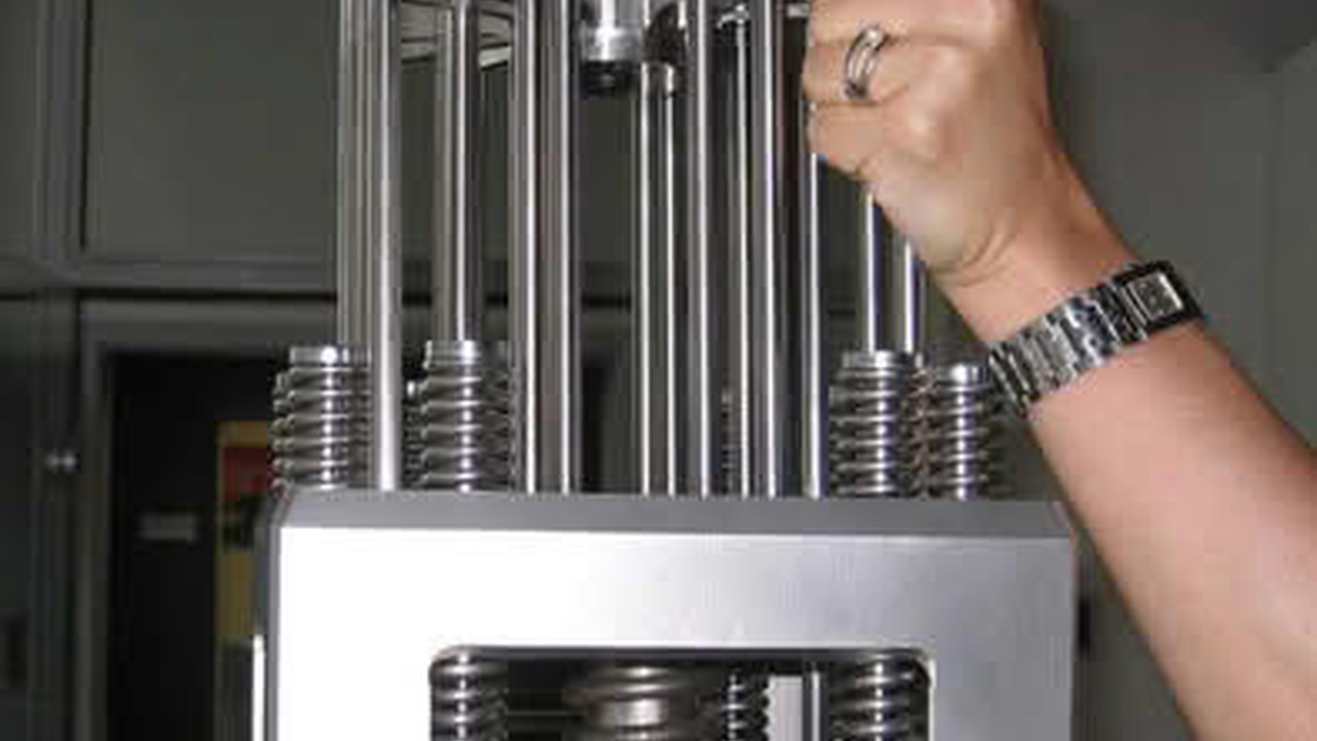 Chinese tungsten product prices surge over 200% in 2025 amid export controls, fresh demand